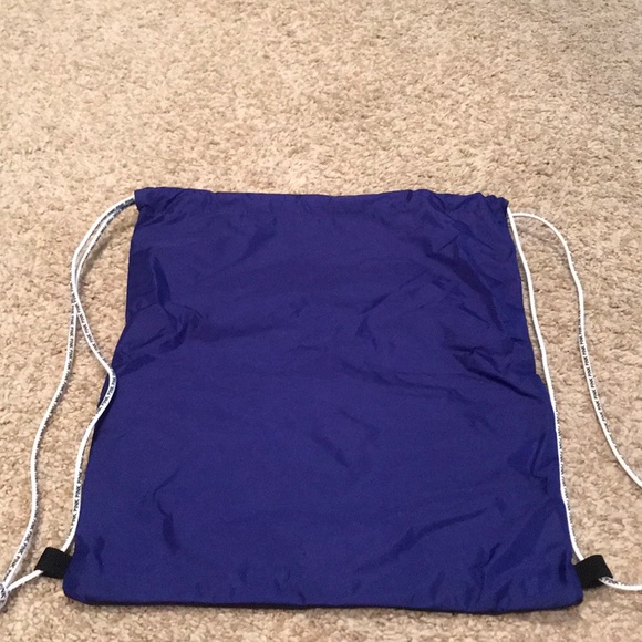 Victoria’s Secret PINK sling pack - Picture 2 of 4